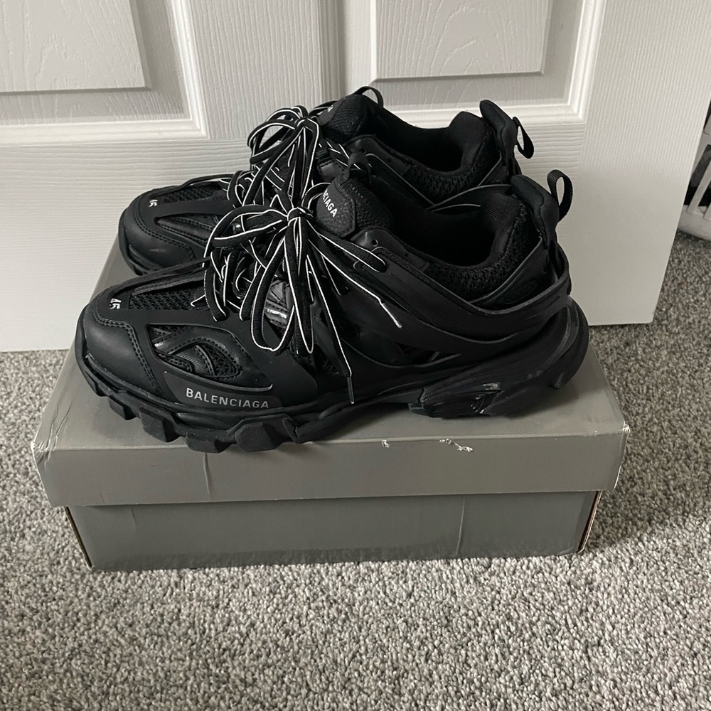 Worn a few times only noticeable on sole.Mens EUR 45, Mens US 11. Send offers